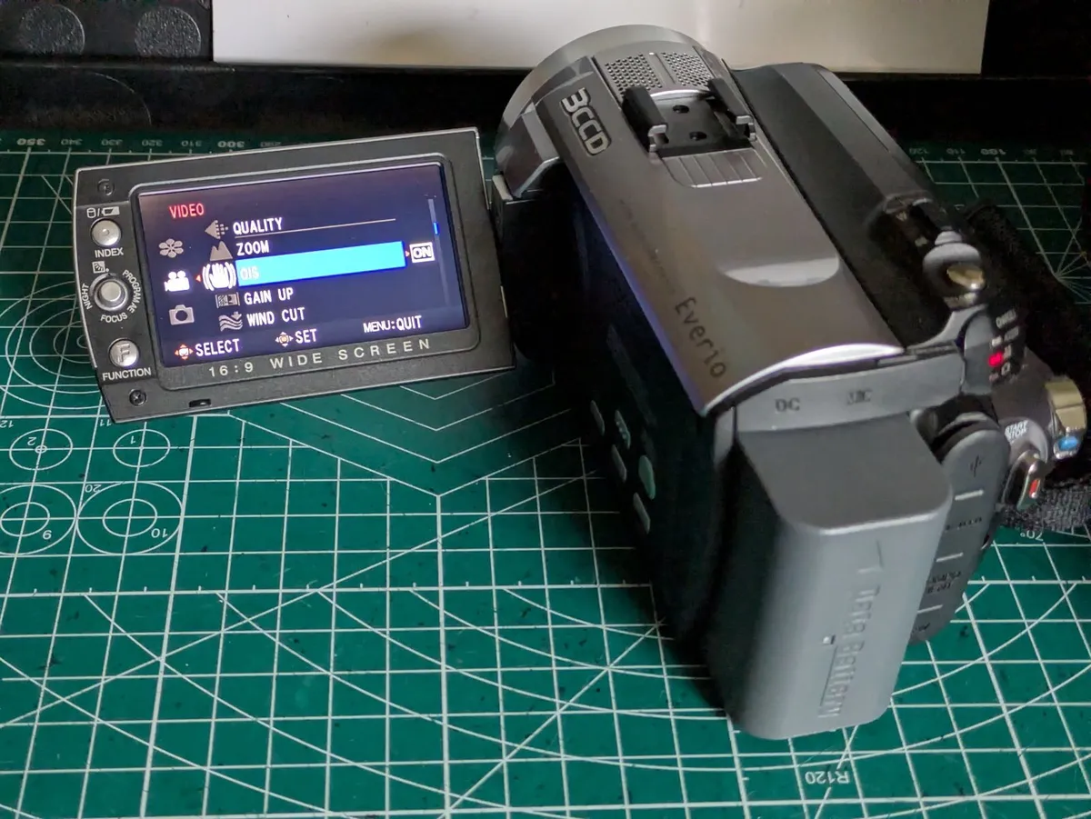 JVC 3 CCD🌈 HD camcorder - Image 4