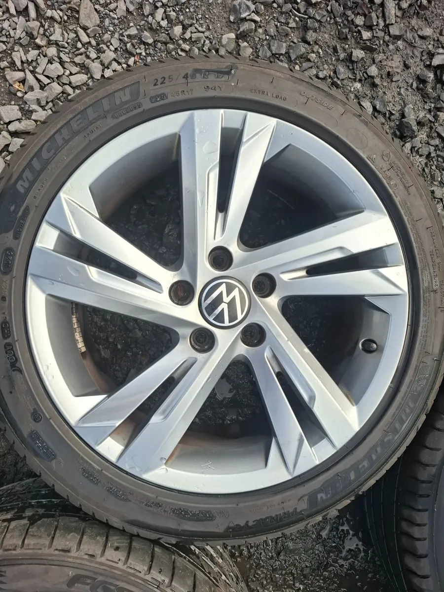 17" Genuine Vw Valencia Alloys with tyres - Image 1