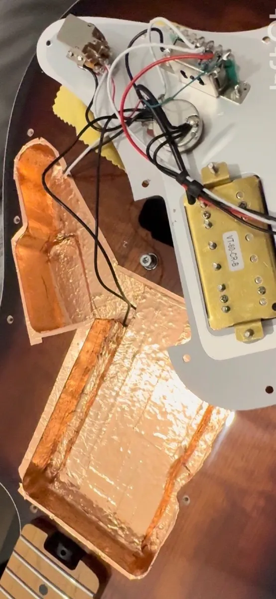 Stratocaster Modern + case. Harley Benton - Image 4