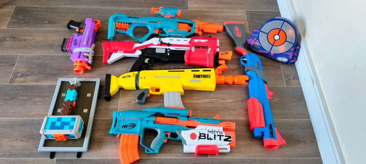 Nerf guns with a target - Image 1