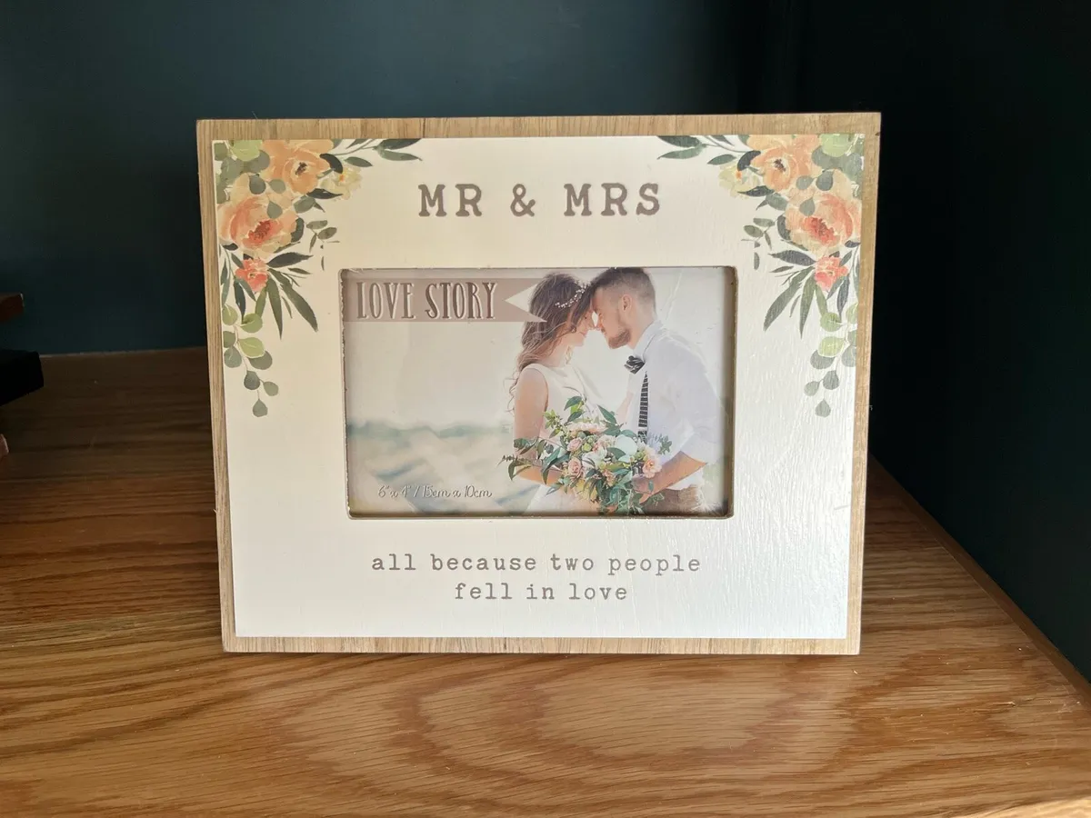 Mr & Mrs Rustic Floral Photo Frame - Image 1