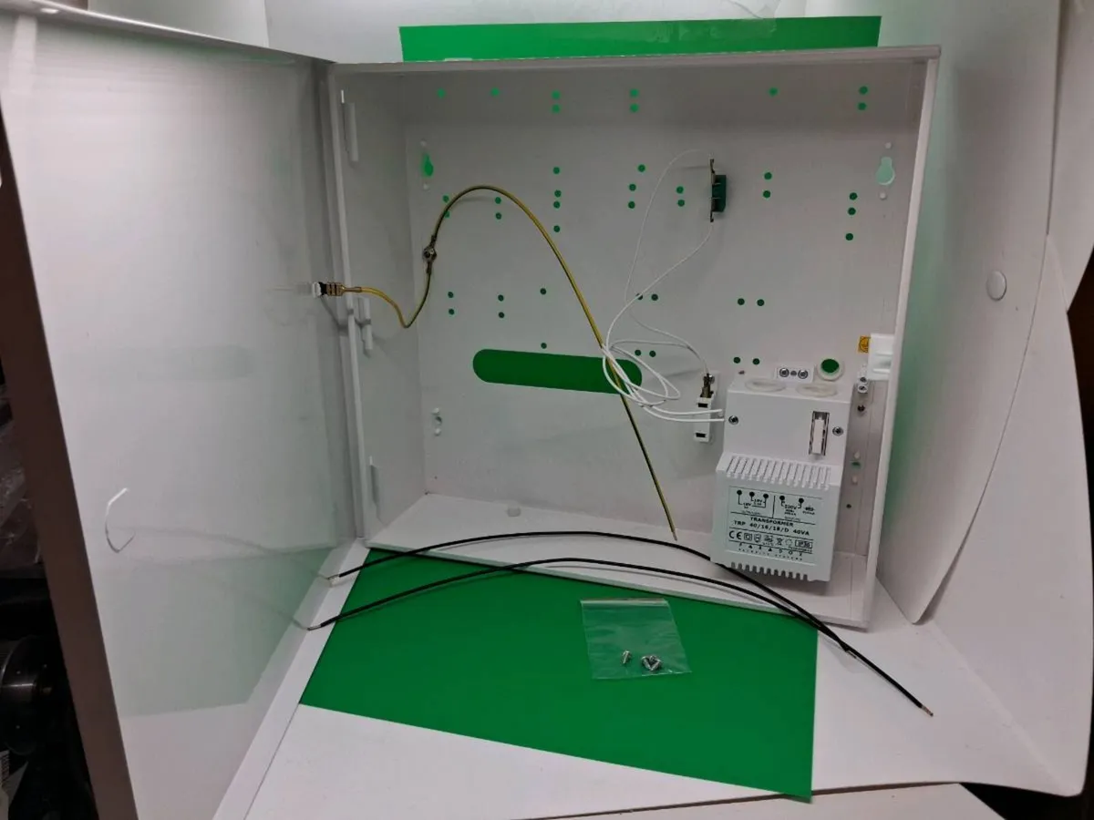 Postage - 2 x Paradox PAR-116 Casings - Image 1