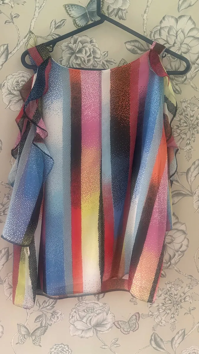 Cold shoulder top - Image 1