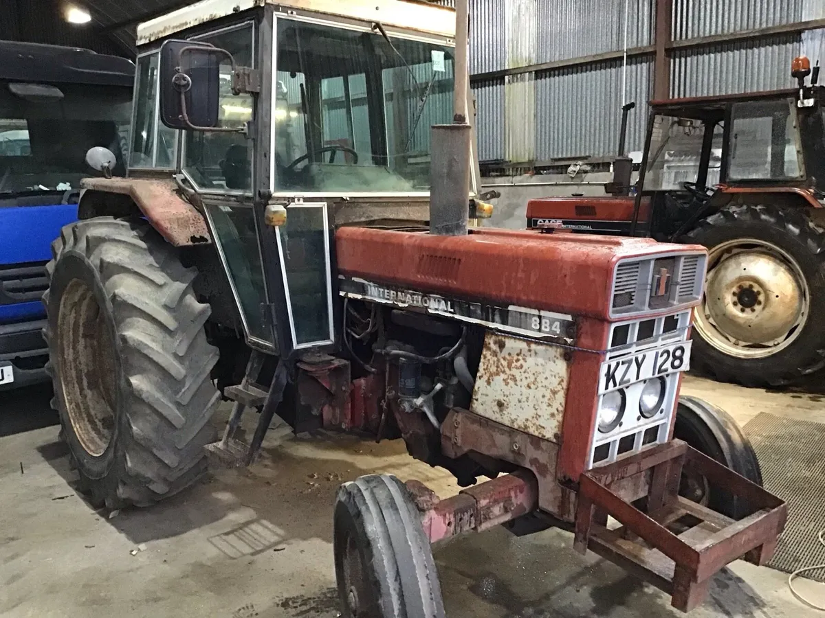 884 international tractor - Image 1