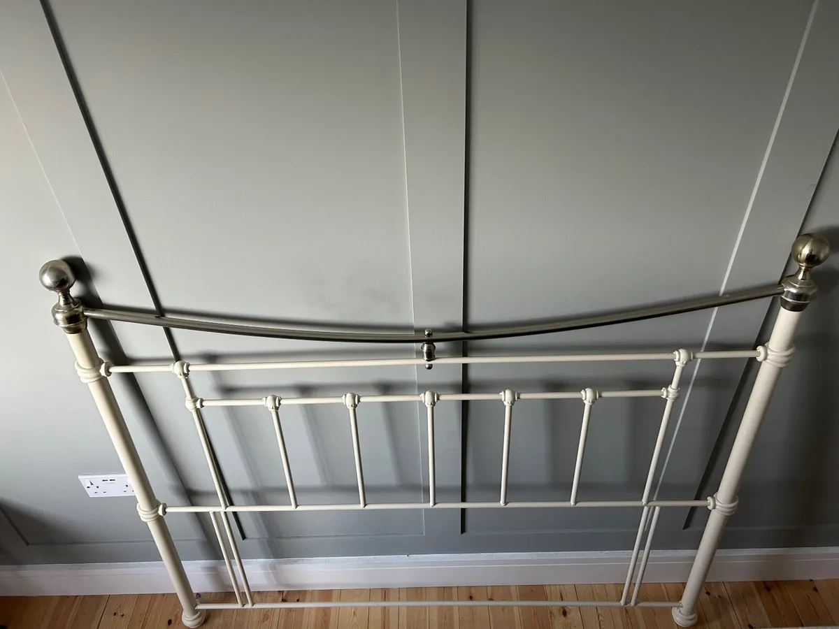 Metal headboard - Image 1