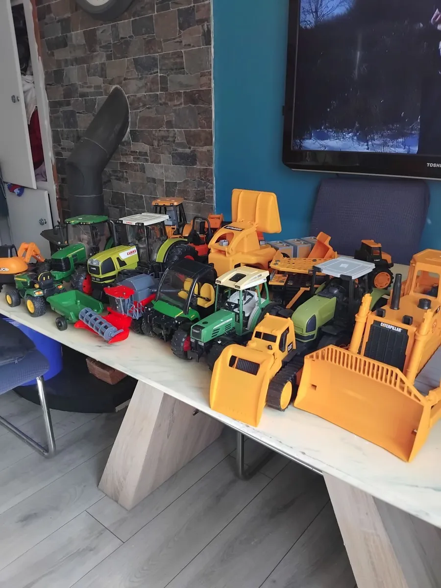 Toy tractors and construction - Image 1