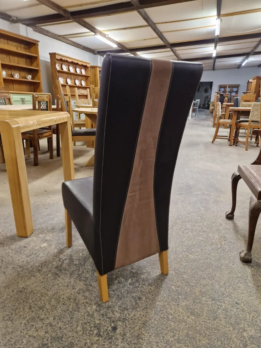 Light oak table, 4 oak leather chairs - Image 3