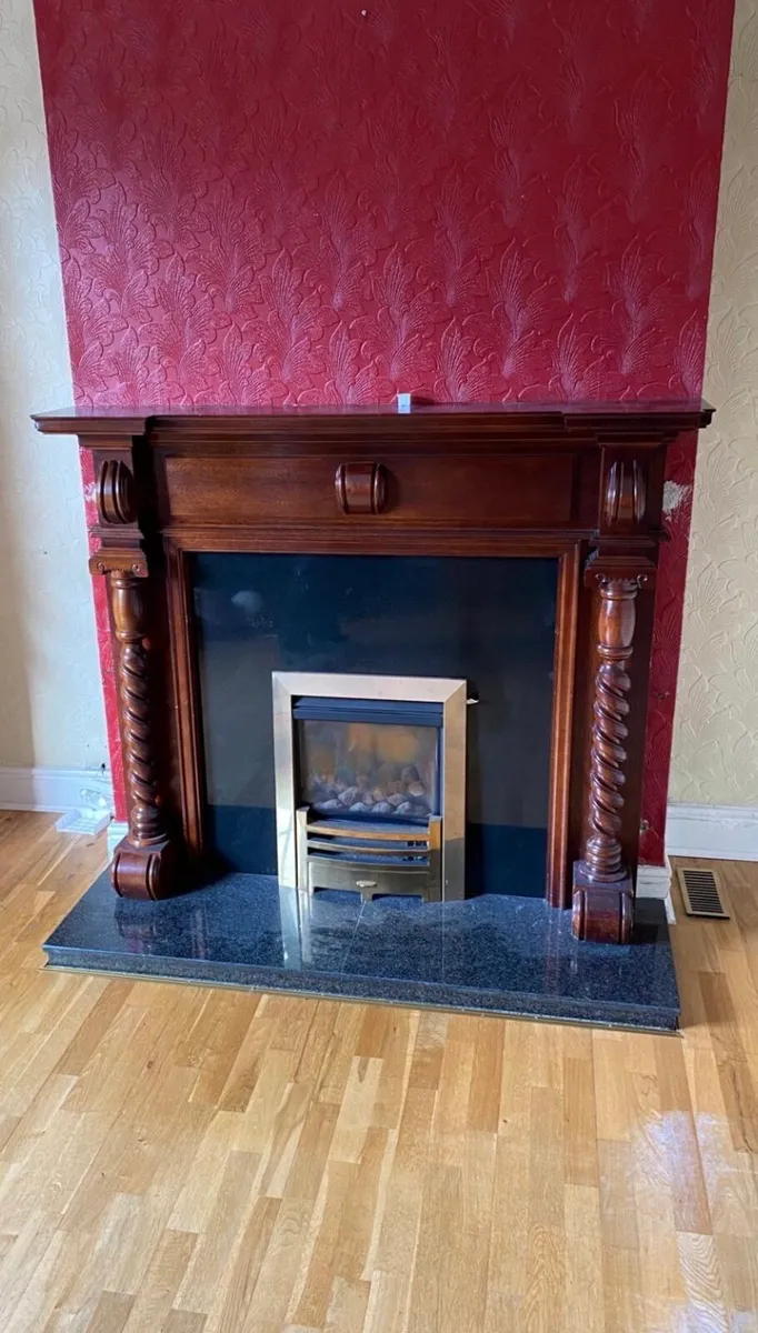 Gas fire and mantle piece