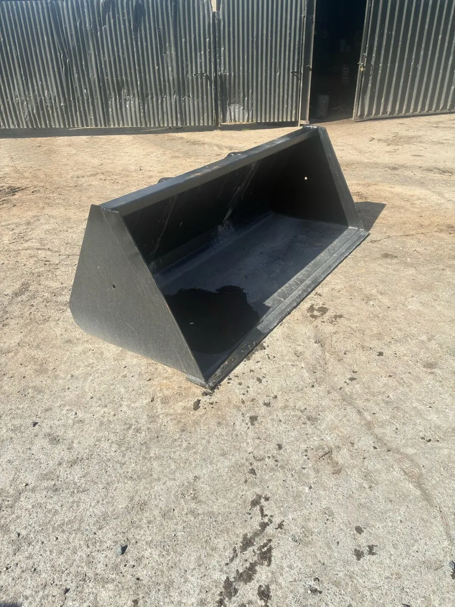 Manitou telehandler bucket - Image 1