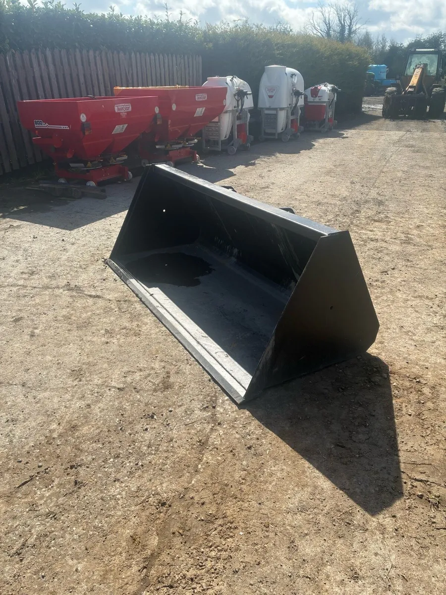 Manitou telehandler bucket - Image 2