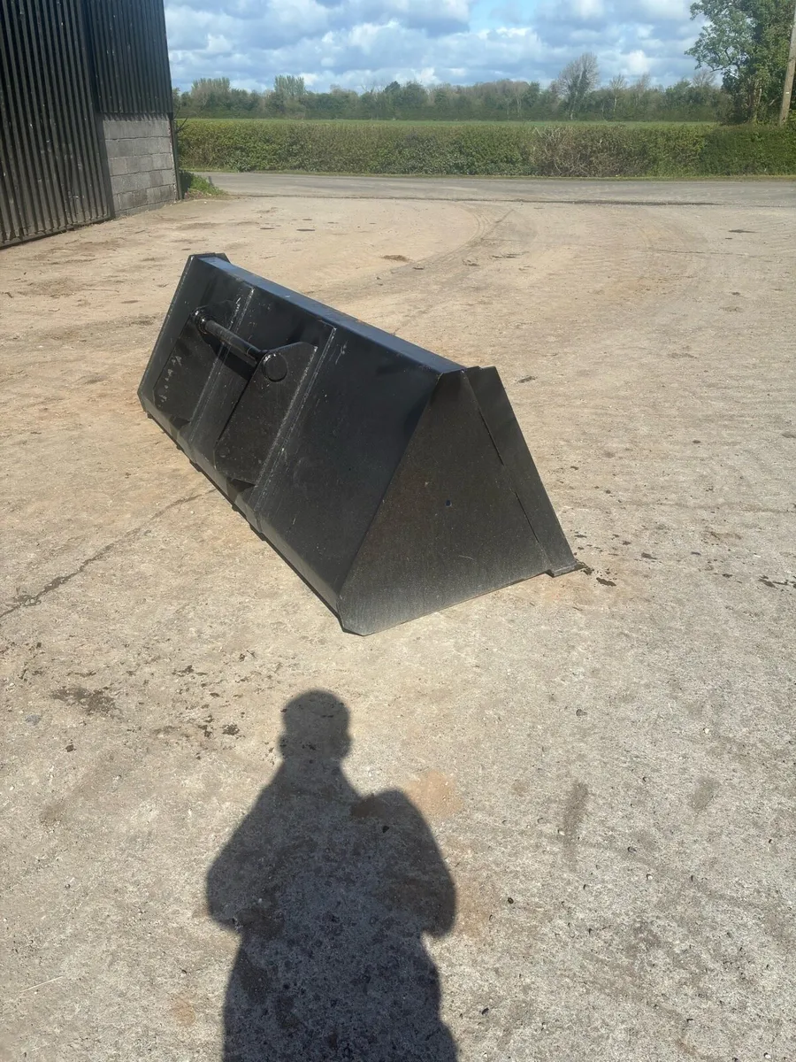 Manitou telehandler bucket - Image 3