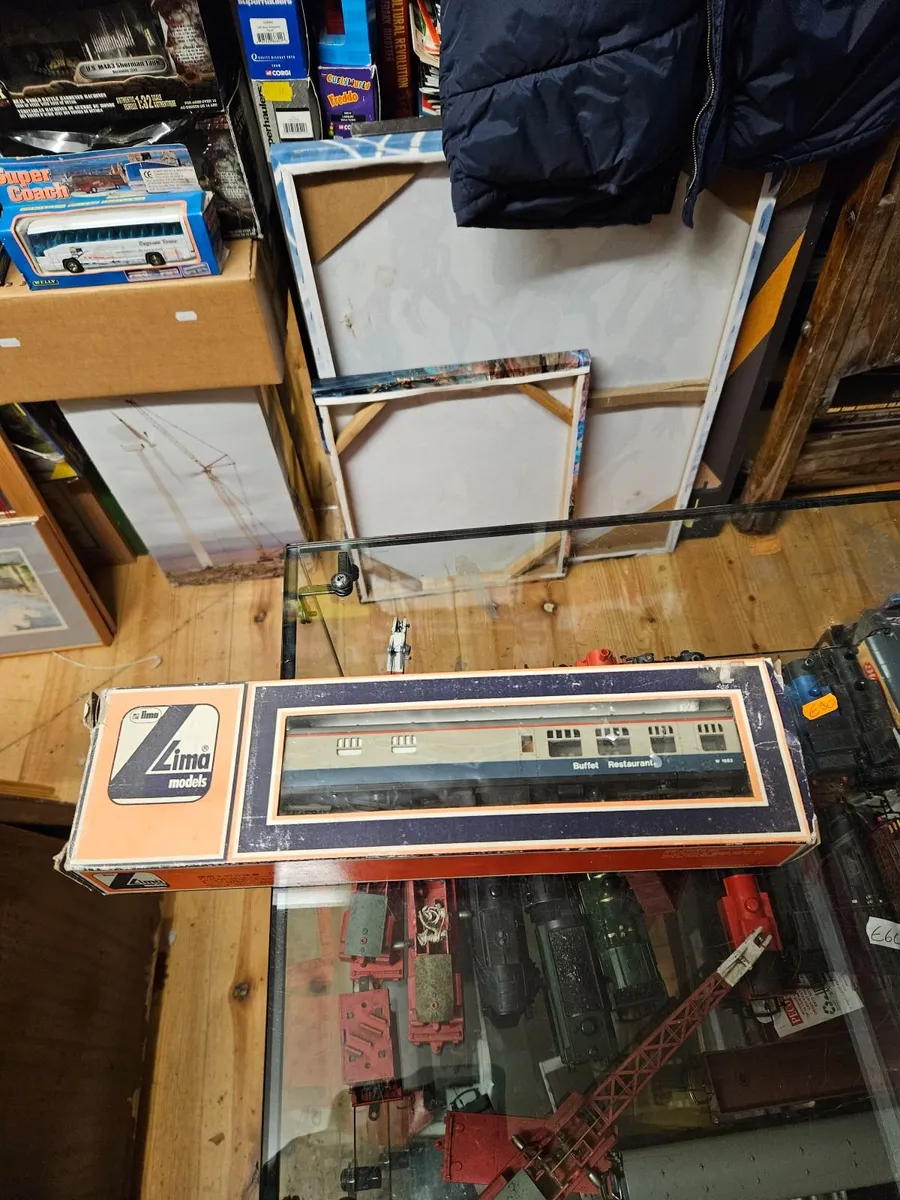 Hornby OO Gauge Carraige