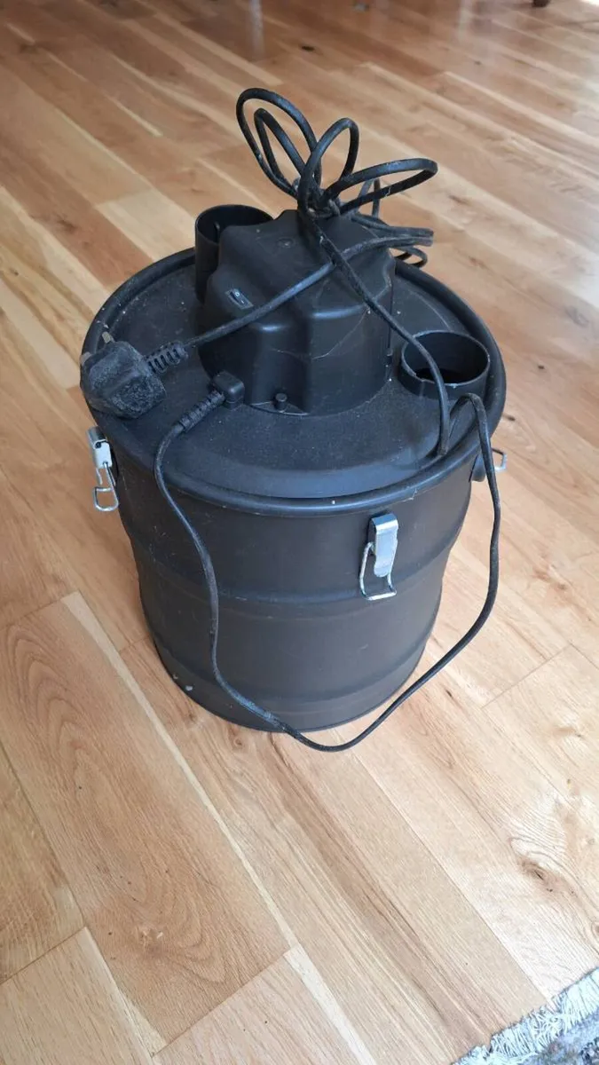 Ash vacuum