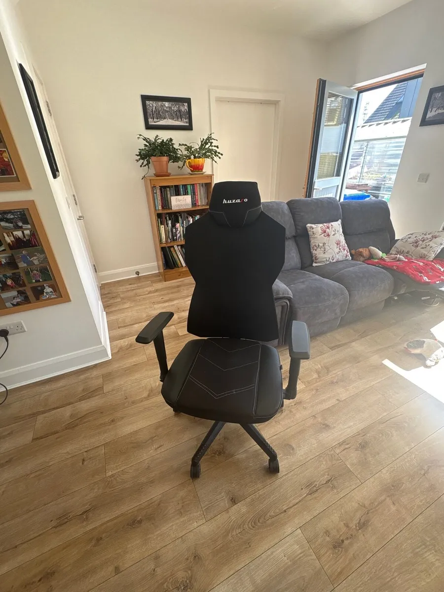 Huzaro combat 6.2 gaming chair - Image 1