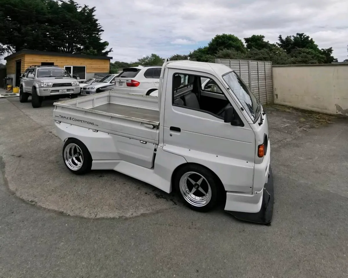 Pick up truck - Image 1
