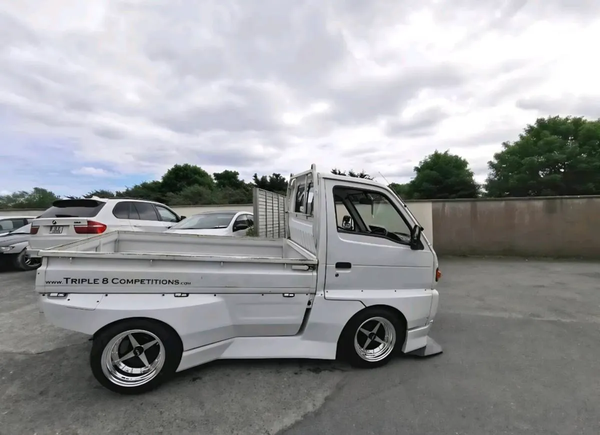 Pick up truck - Image 2