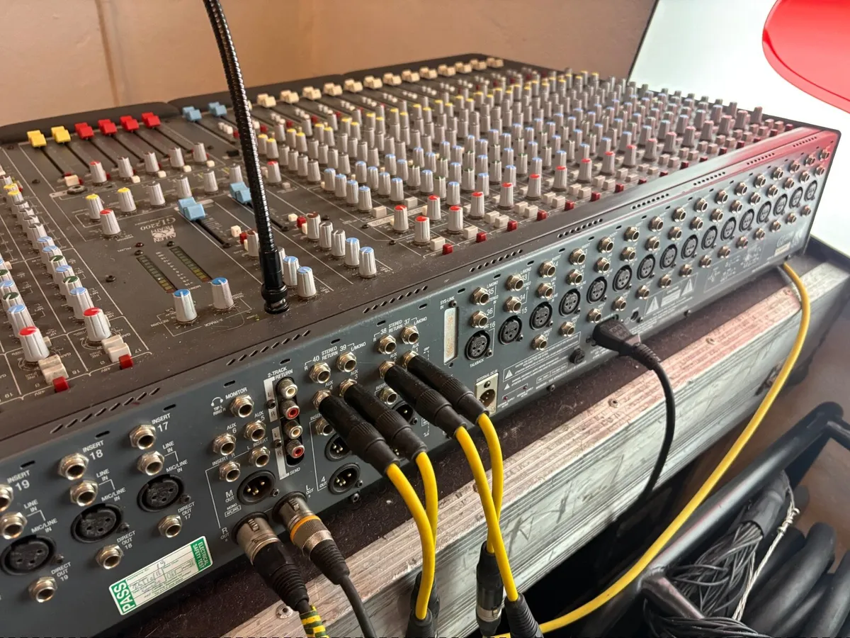Mixing Desk - 32 Ch. Allen & Heath Analogue - Image 3