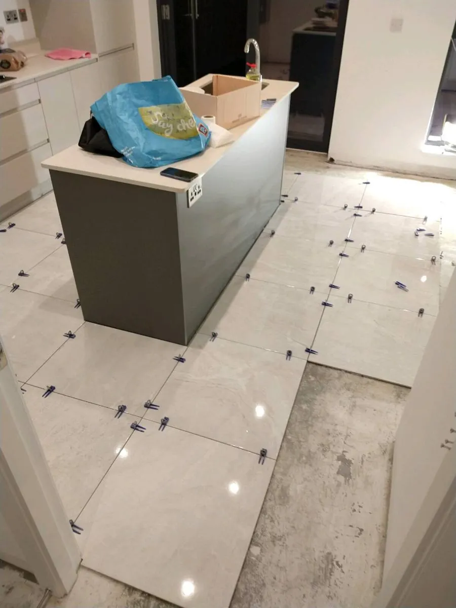 4 Free unused white kitchen tiles - Image 2