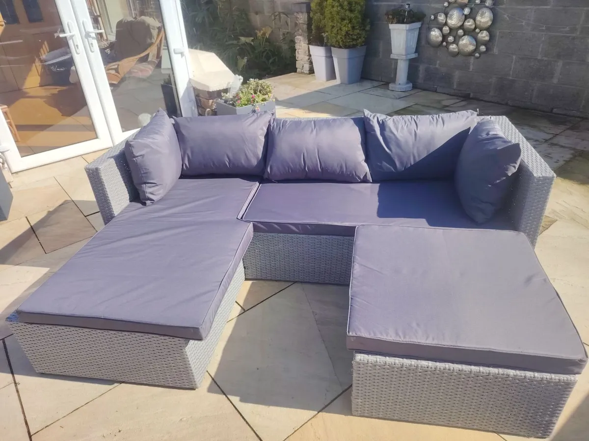 Garden furniture - Image 1