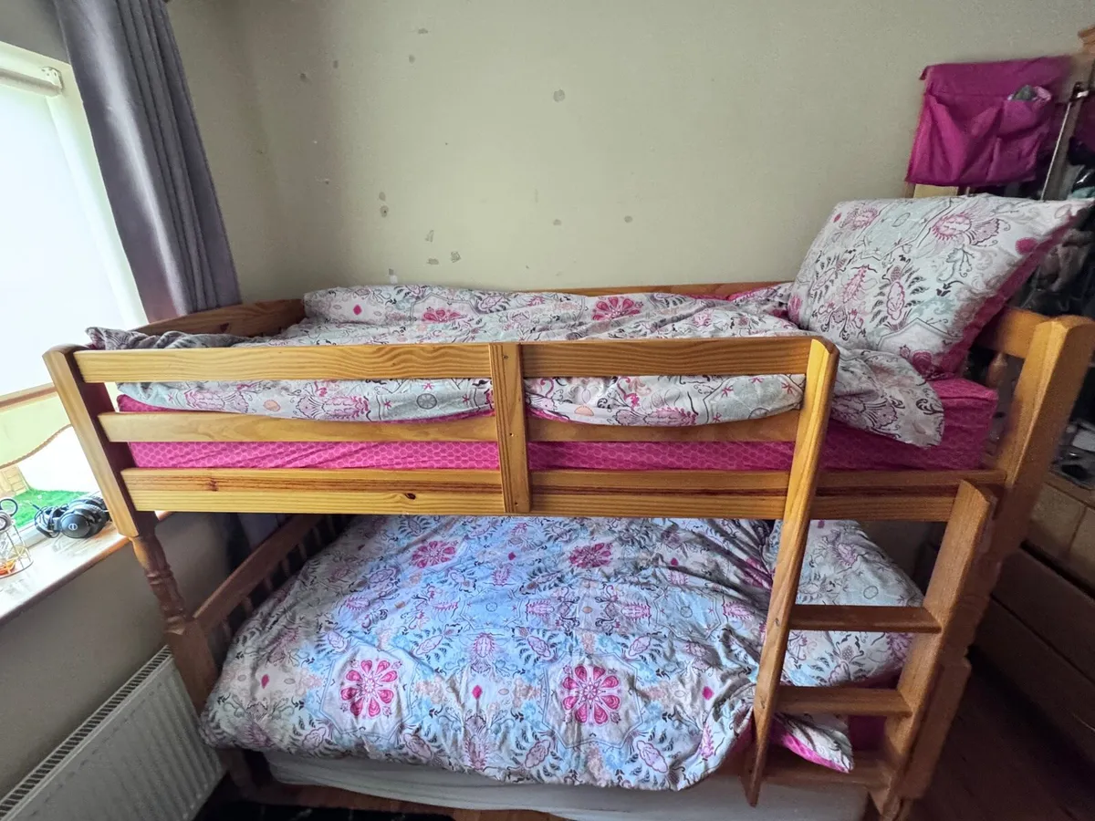 Bunk bed - Image 1