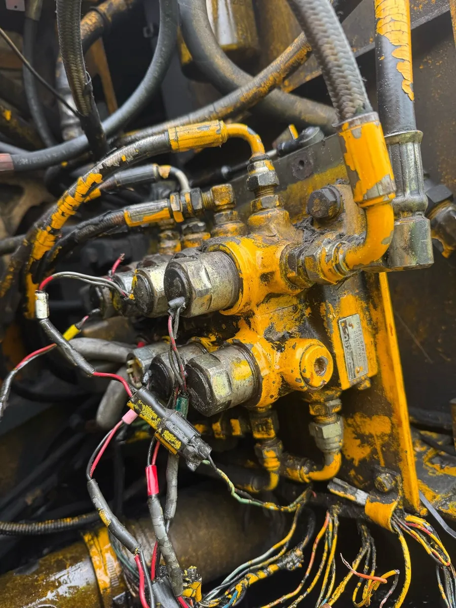 Looking for 2002 js220 4 pilot solenoids wanted - Image 4