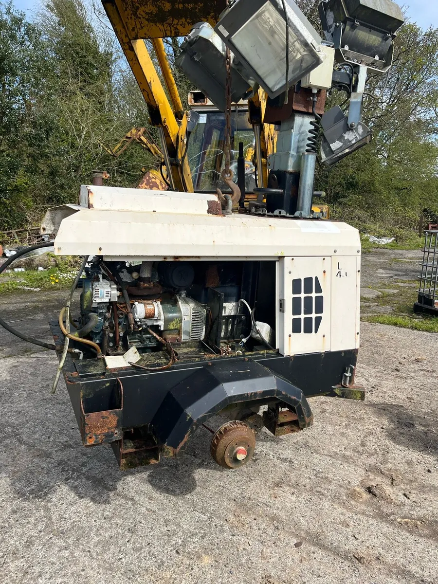 Light tower for parts - Image 2