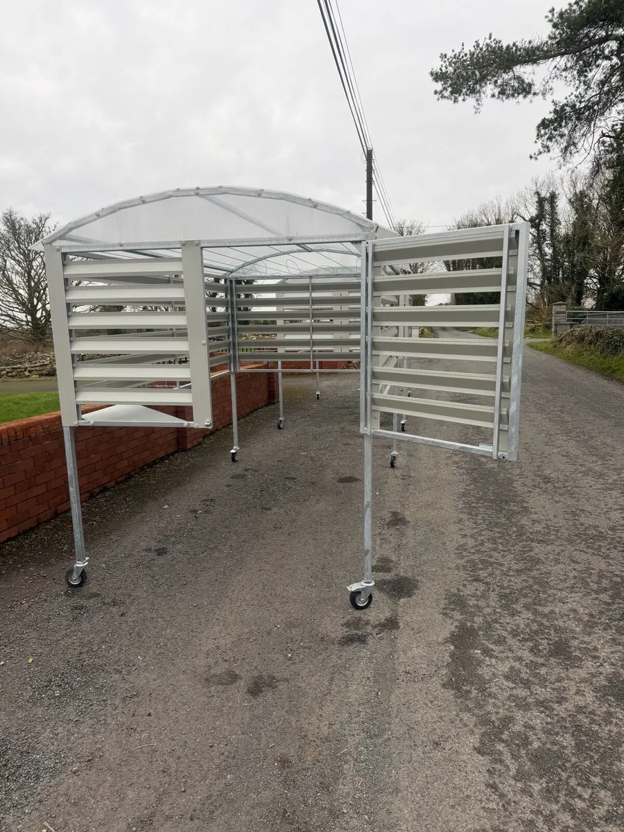 Covered clothes lines - Image 1