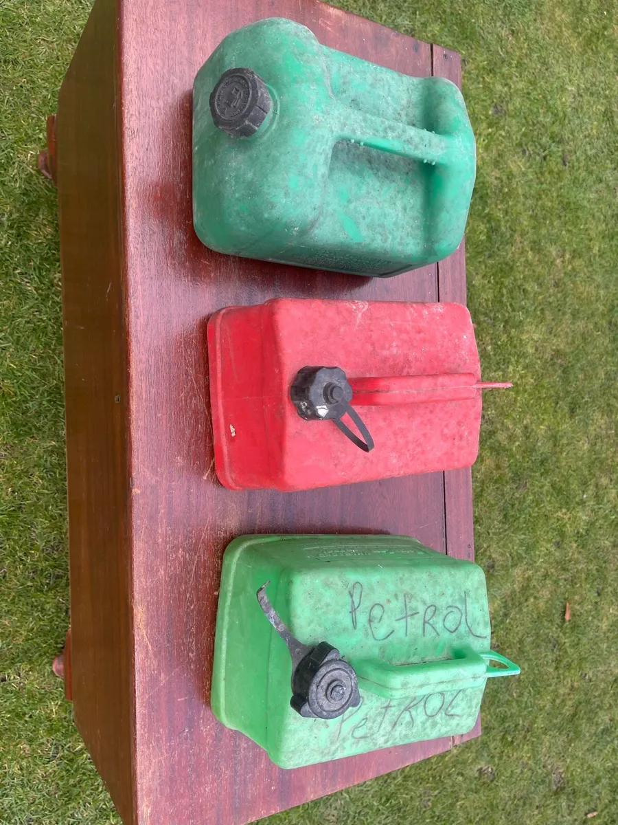 Petrol canister - Image 1