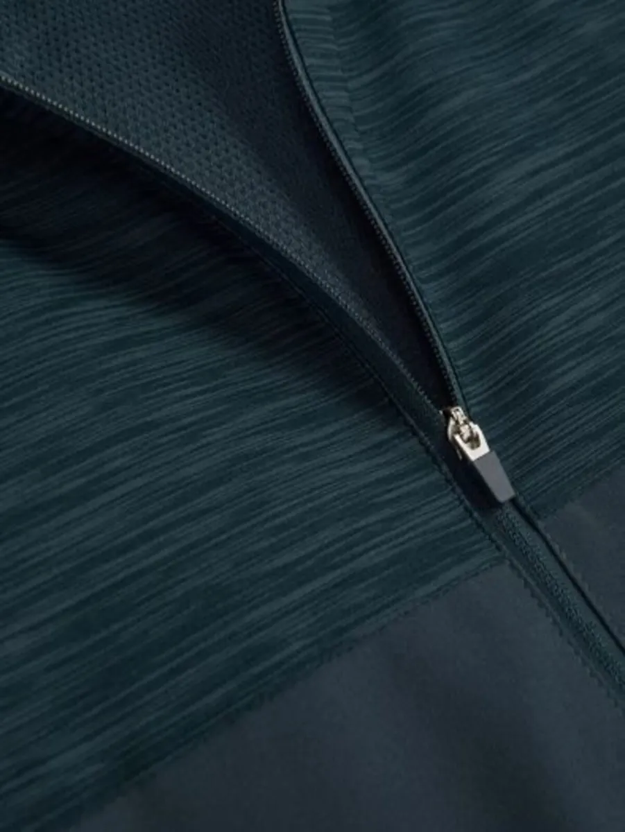 BRAND NEW Boys Tracksuit 14-15yrs - Image 4