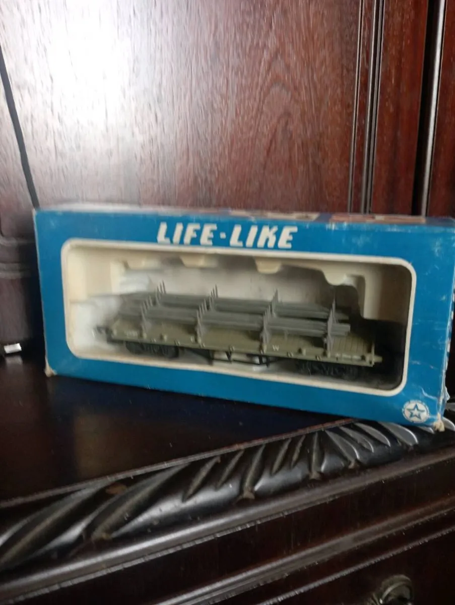 VINTAGE HO SCALE MODLE RAILROAD  CARS - Image 2