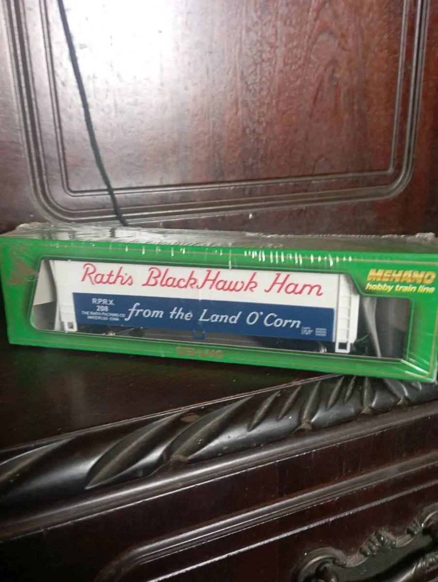 VINTAGE HO SCALE MODLE RAILROAD  CARS - Image 3