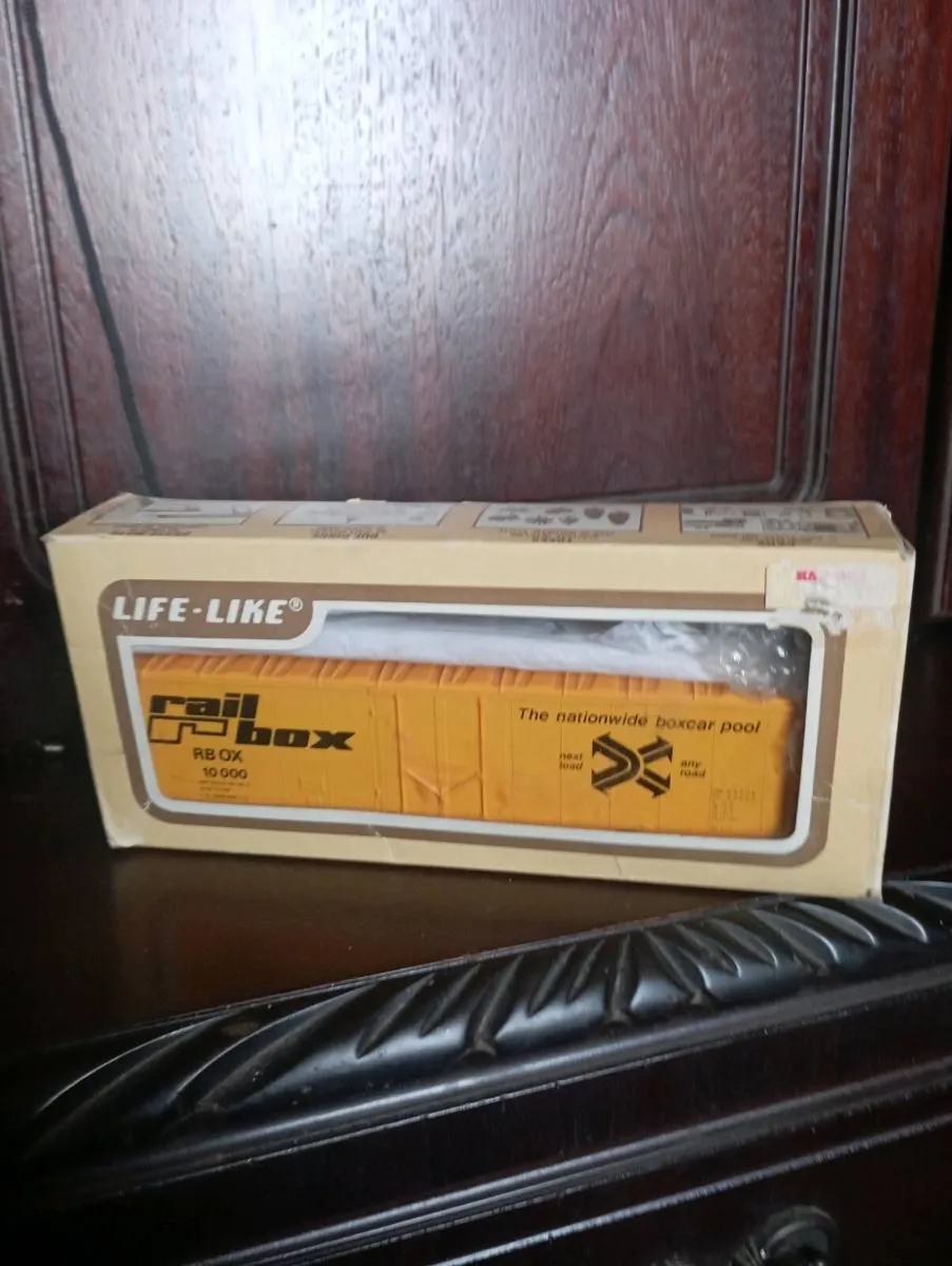 VINTAGE HO SCALE MODLE RAILROAD  CARS - Image 4