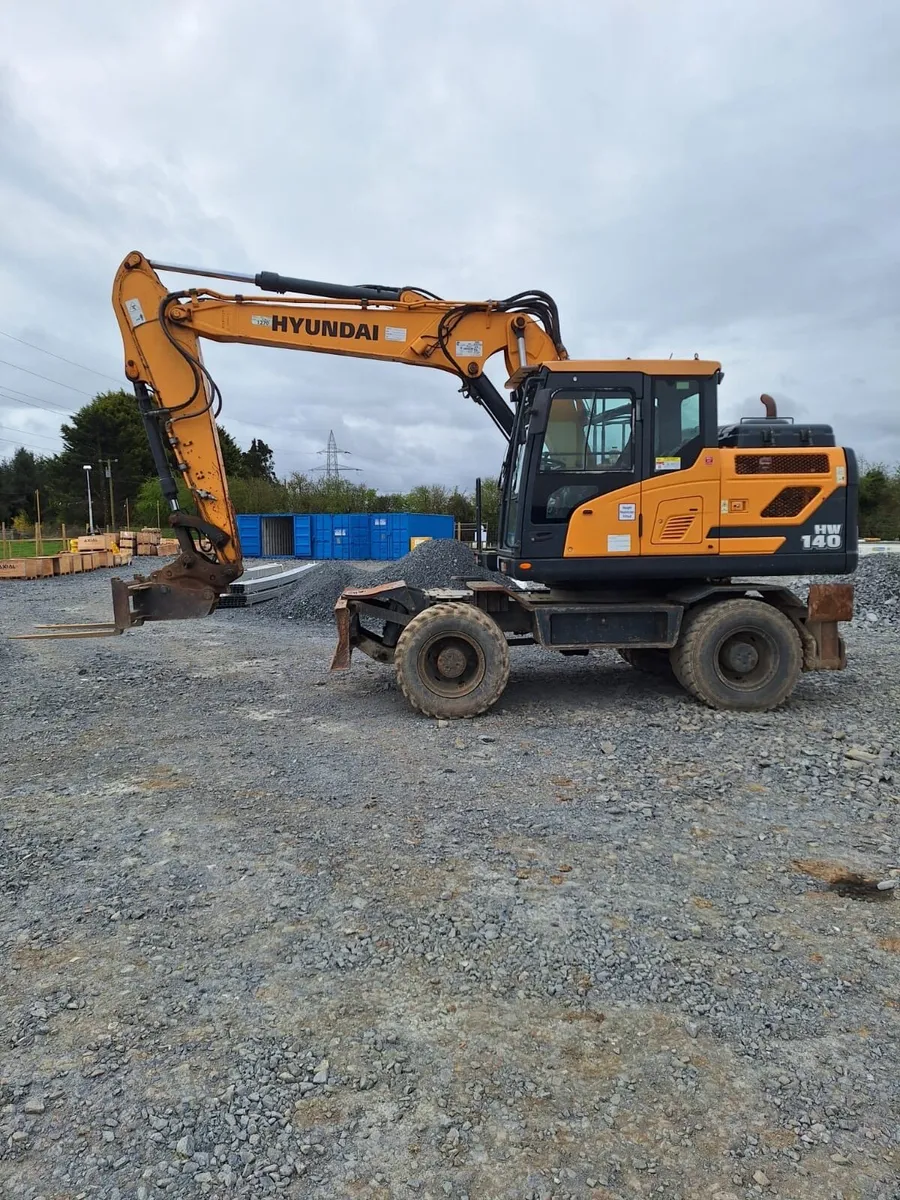 Hyundai rubber duck - Image 1