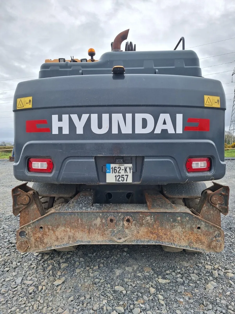 Hyundai rubber duck - Image 3