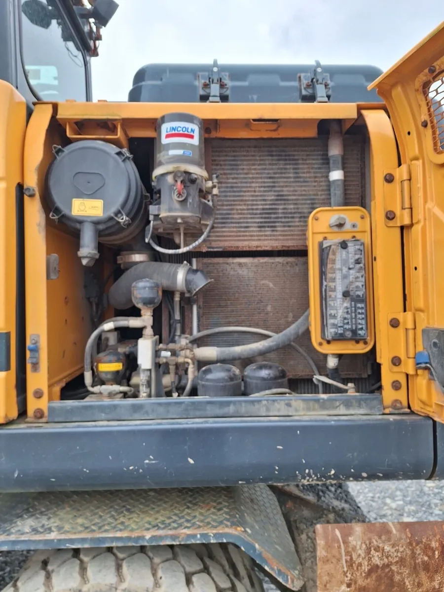 Hyundai rubber duck - Image 4