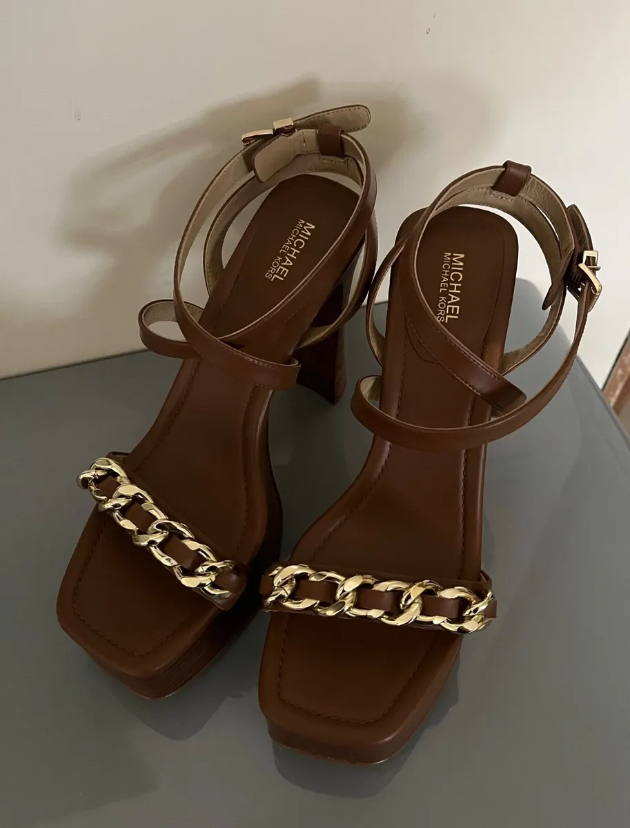 Michael Kors size 38 (5) platform sandals - Image 4