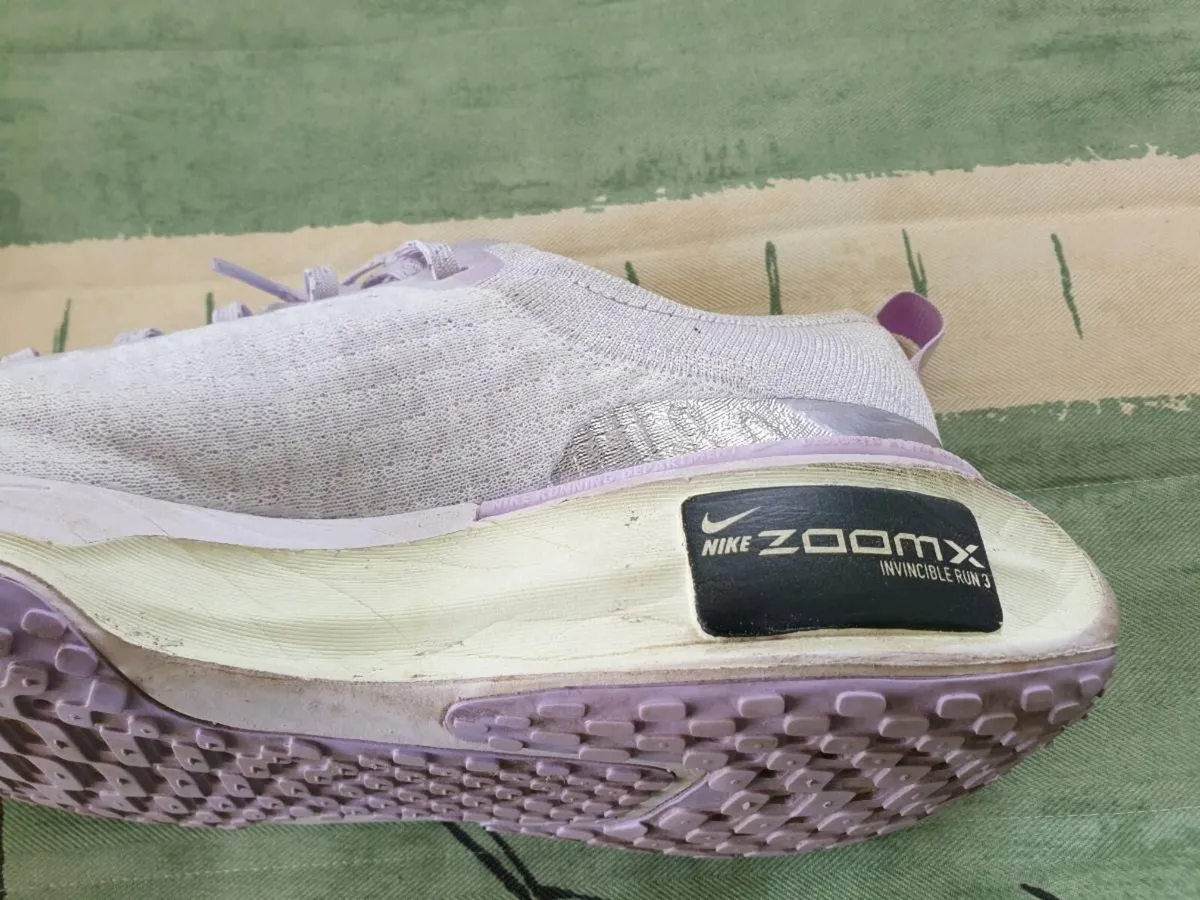 Nike ZoomX Invincible 3 Flyknit Womens Runners - Image 3