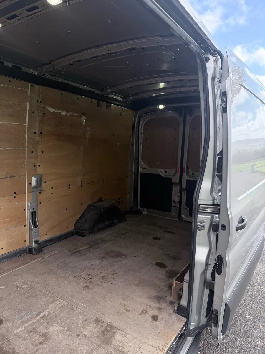 Ford Transit - Image 4
