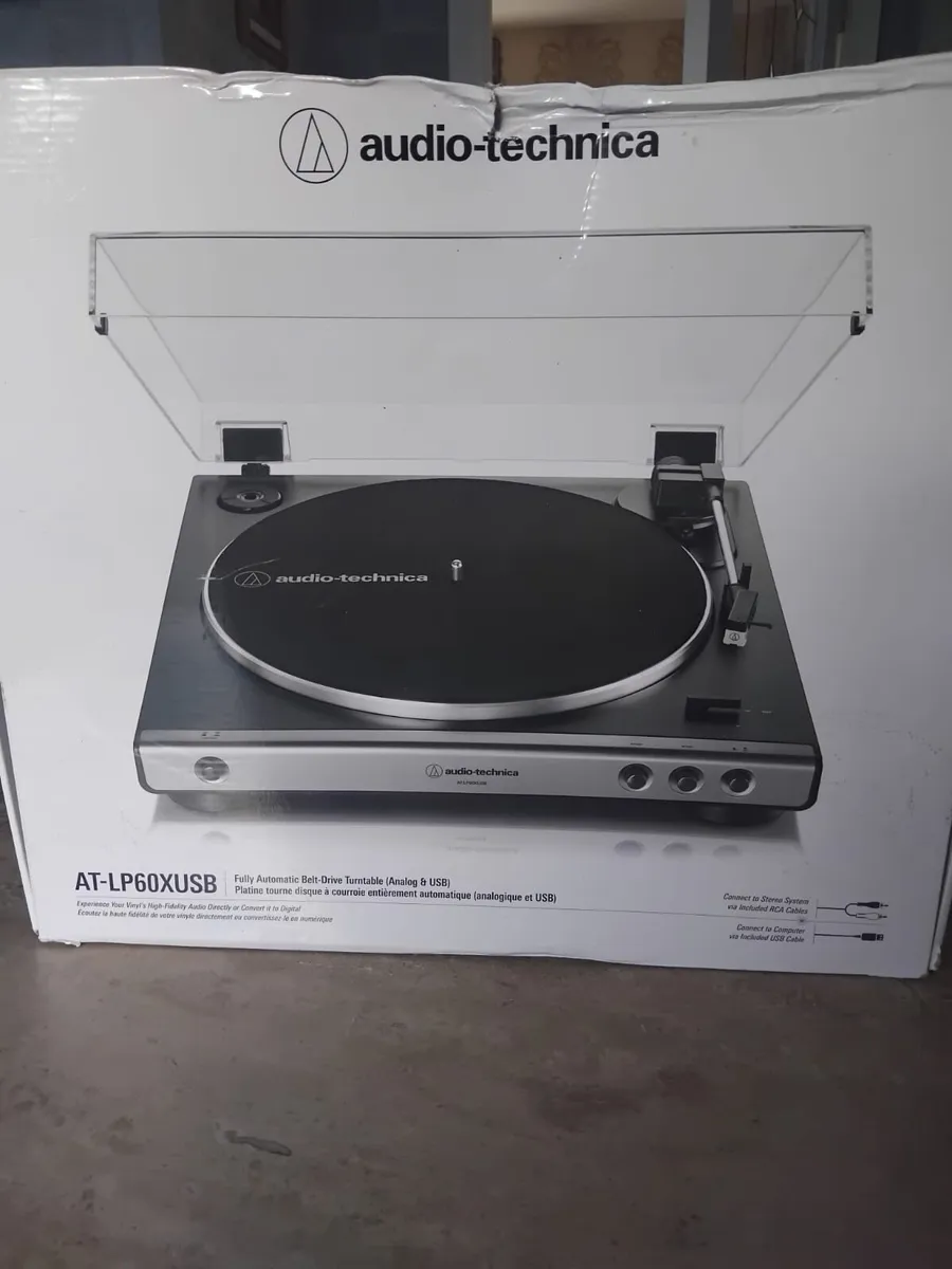 Record player - Image 1