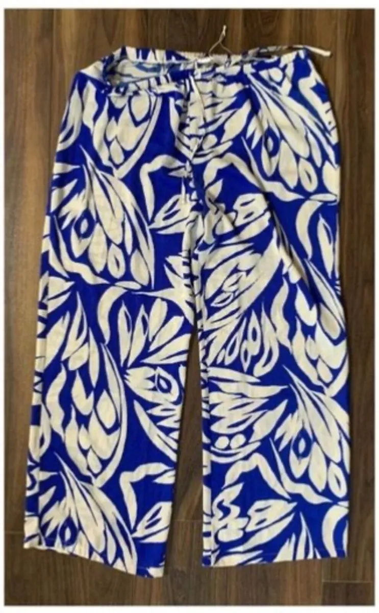 Ladies Satin Blue Trousers: 12-14/Red Satin: 14-16 - Image 3