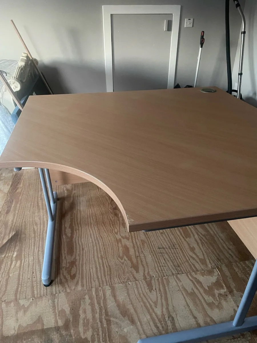 Office desk - Image 1