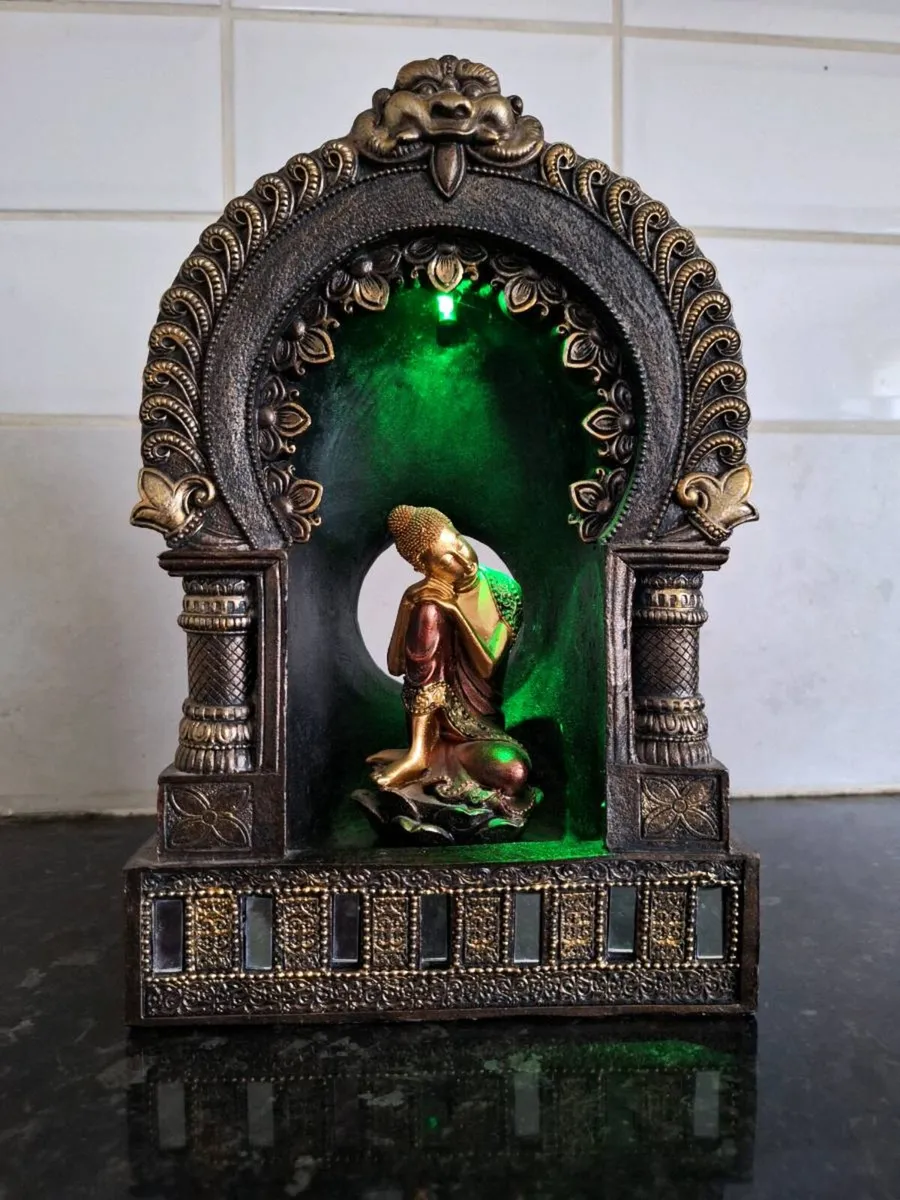 Lovely small Buddha ornament with changing colours - Image 1