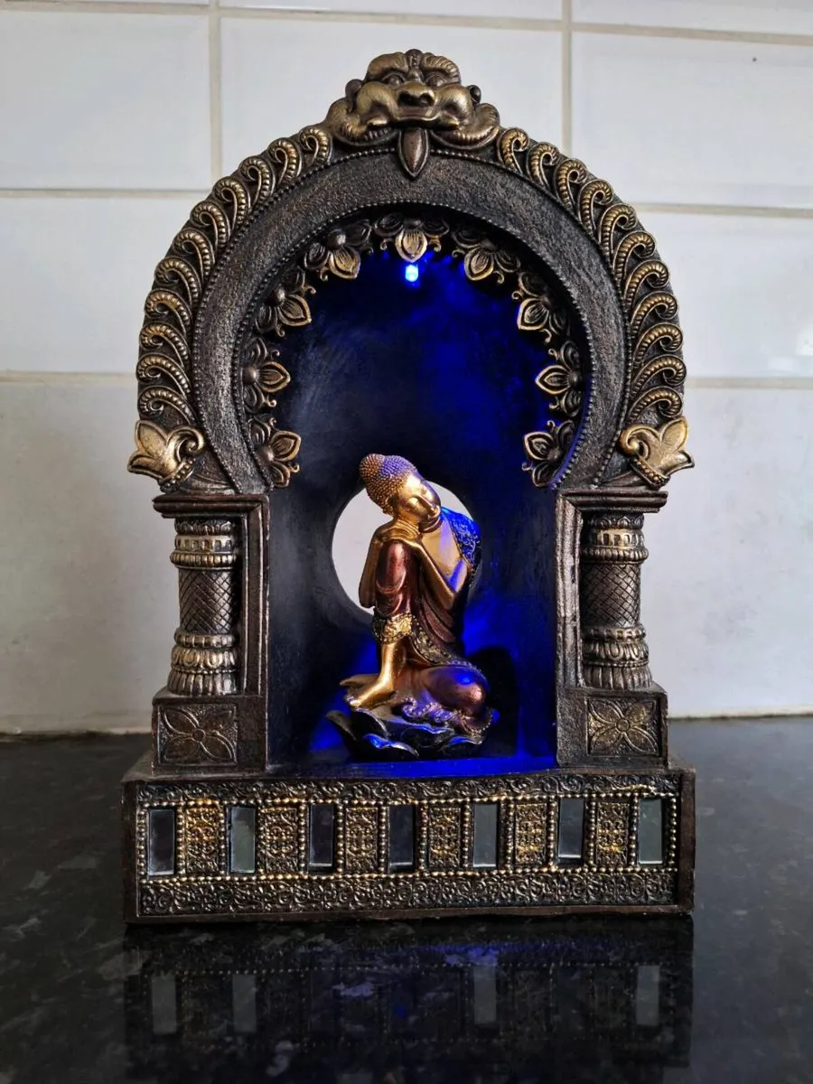 Lovely small Buddha ornament with changing colours - Image 2