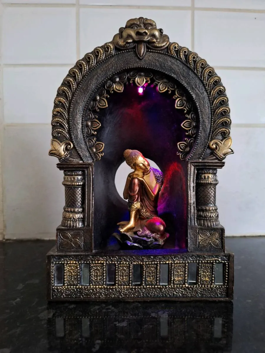 Lovely small Buddha ornament with changing colours - Image 4