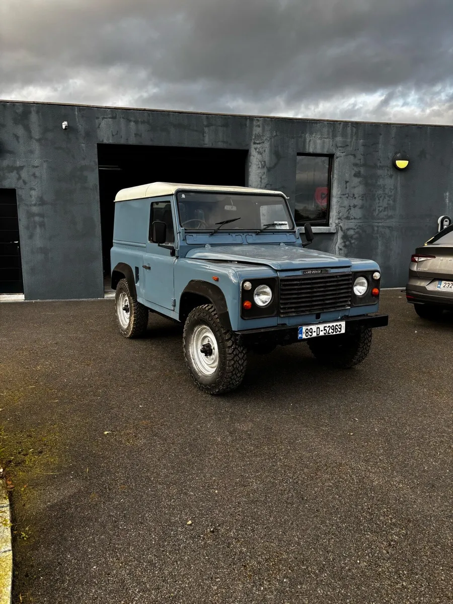 Landrover Defender 90 - Image 1