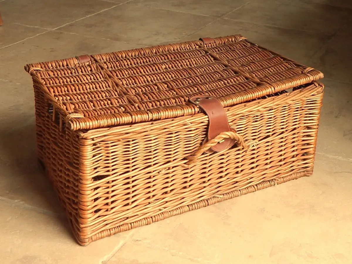 Large Wicker Hamper Basket - Image 1