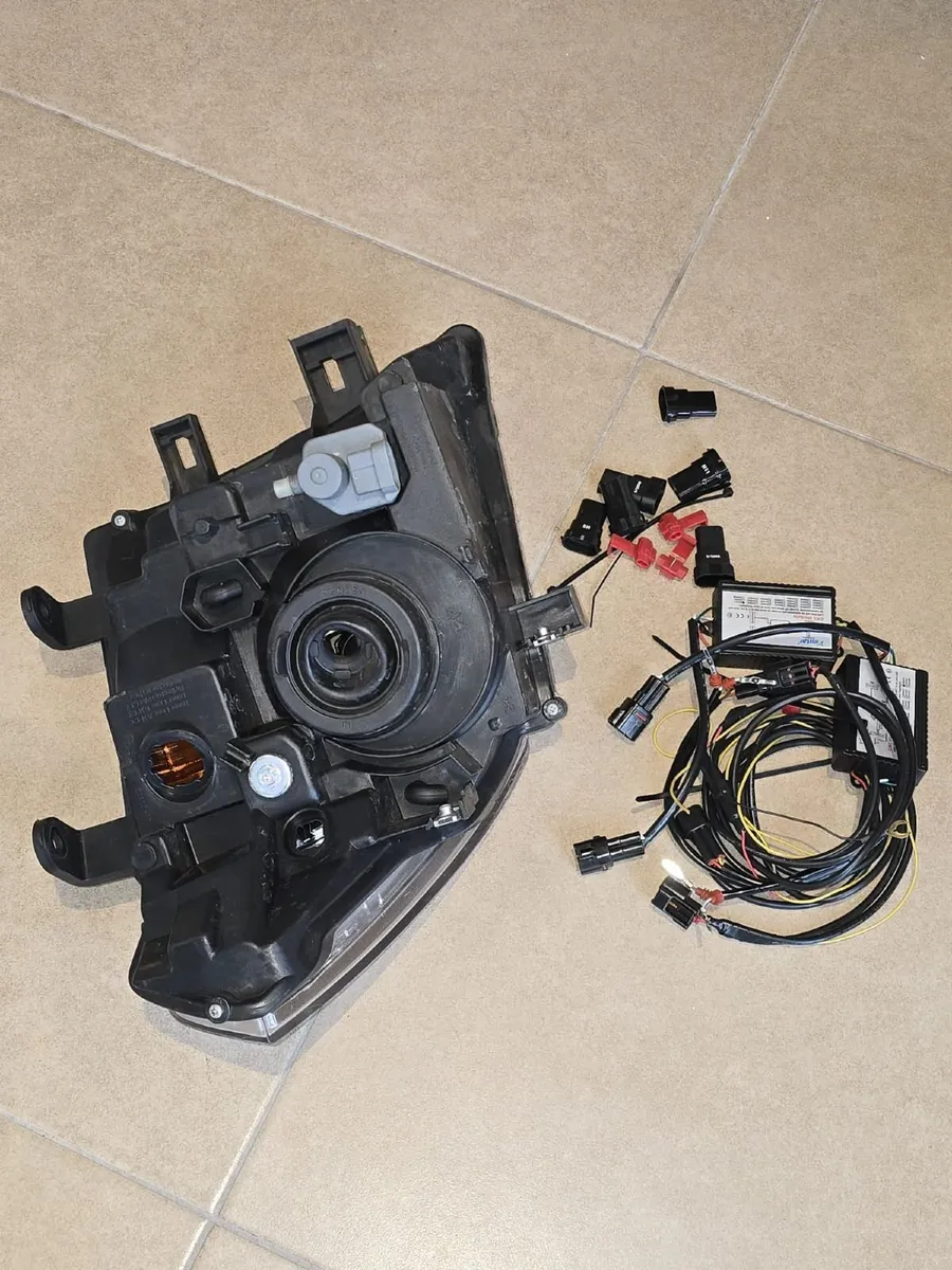 Nissan Navara D40 Front Lights 12V - Image 2