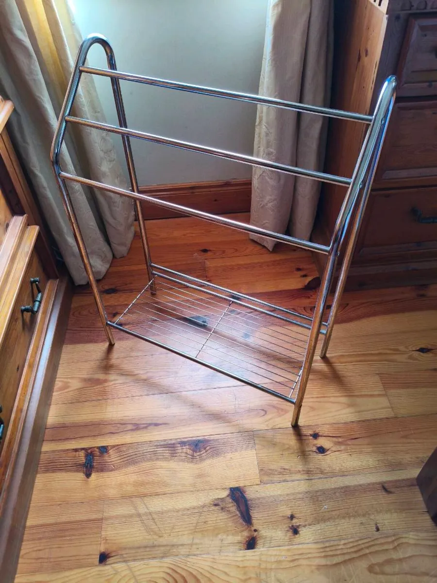 New towel rail 15 Euro - Image 1