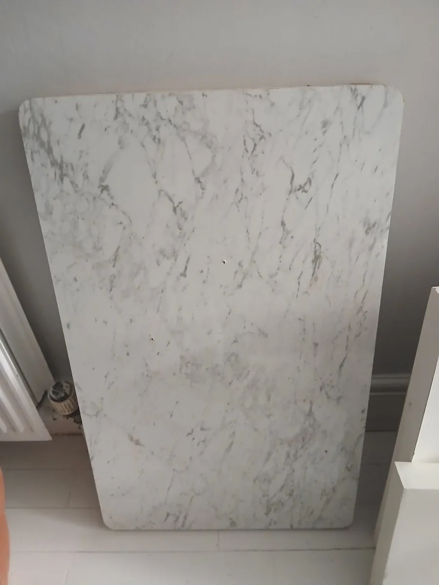 Free Counter top and  2 black wooden pieces - Image 1