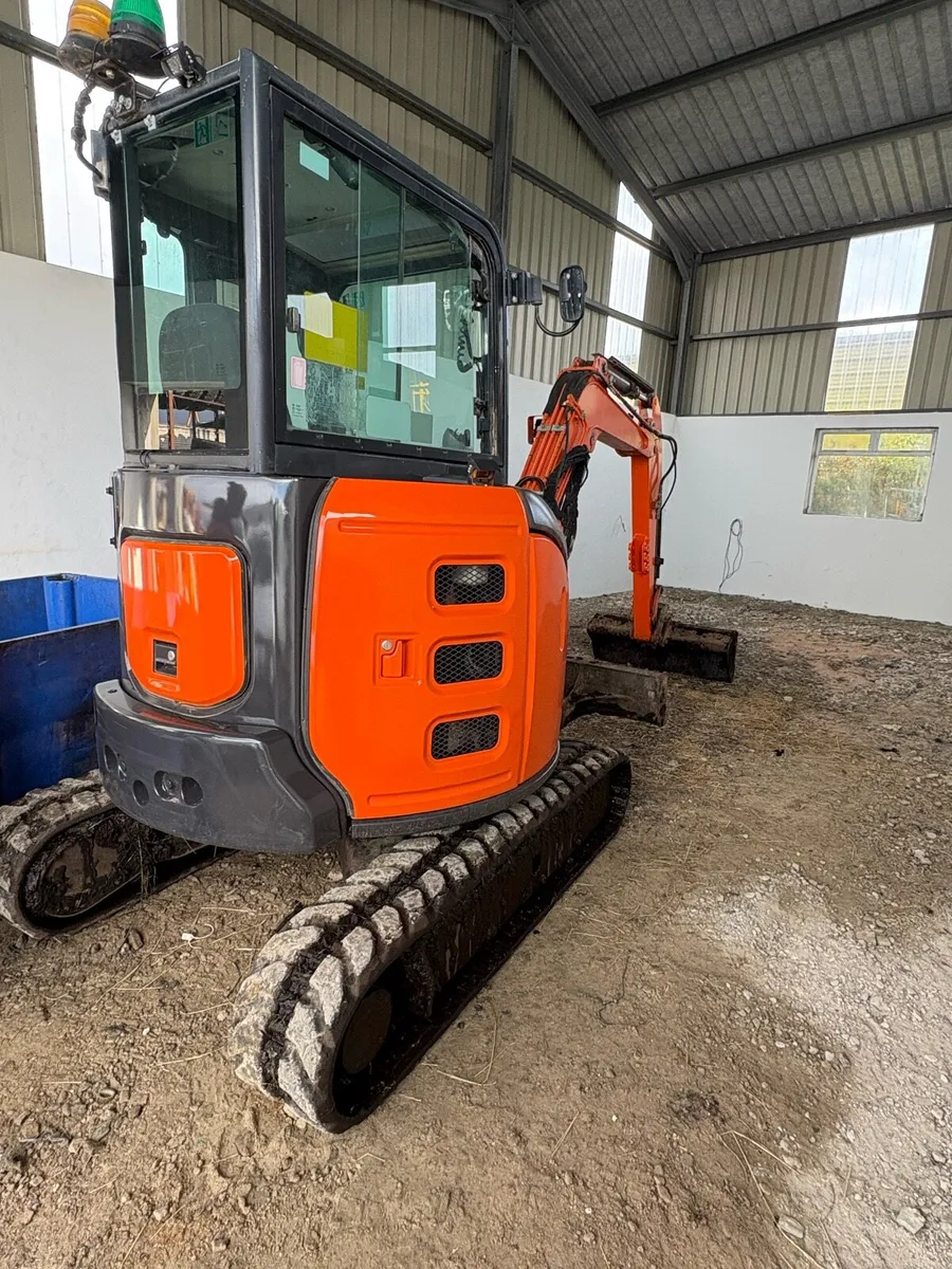 2019 hitachi 33u - Image 1